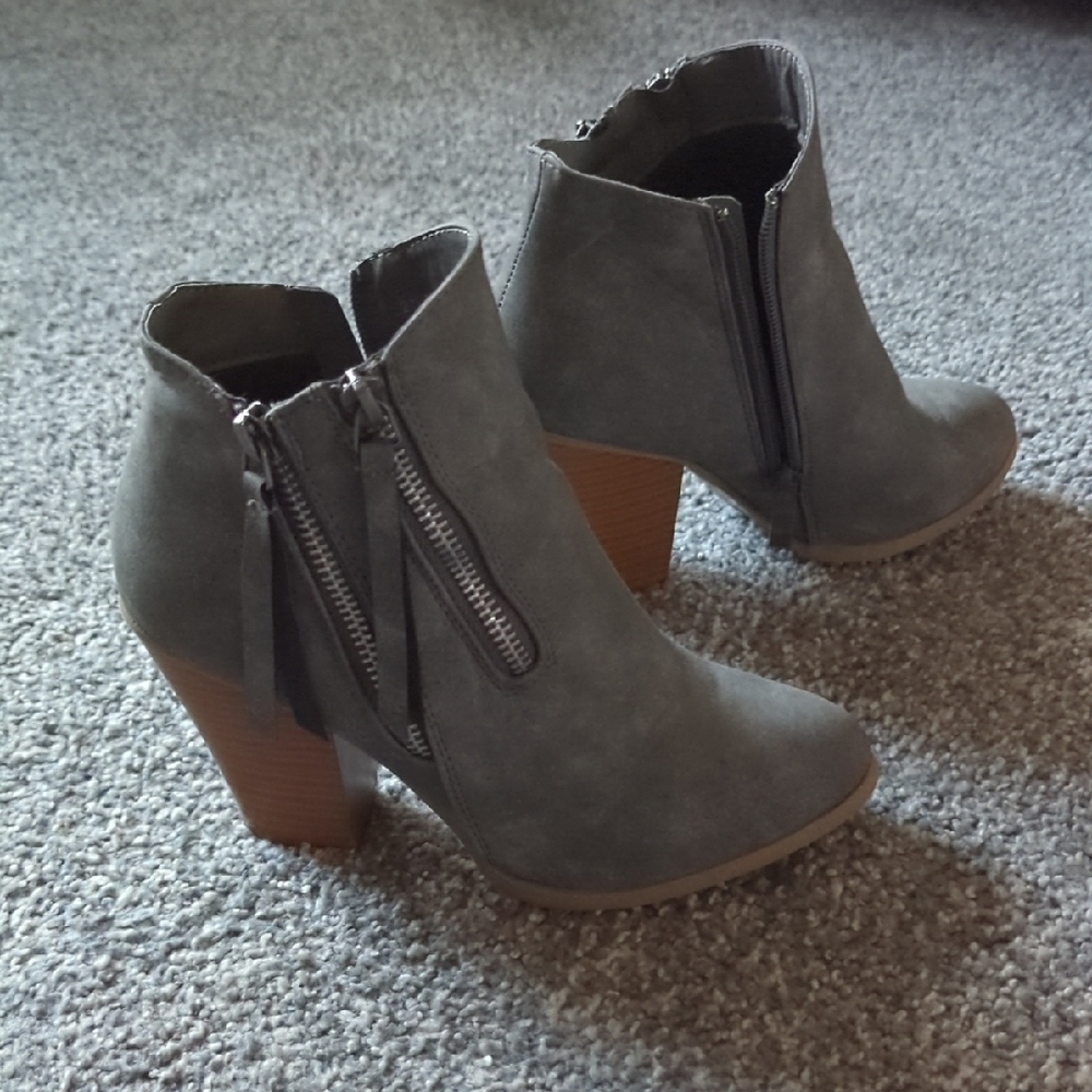 Stylish Gray Ankle Booties with Zipper Accent